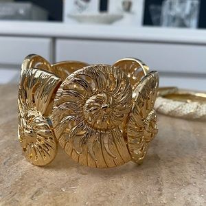 Stretchy Gold Tone Seashell Cuff Bracelet